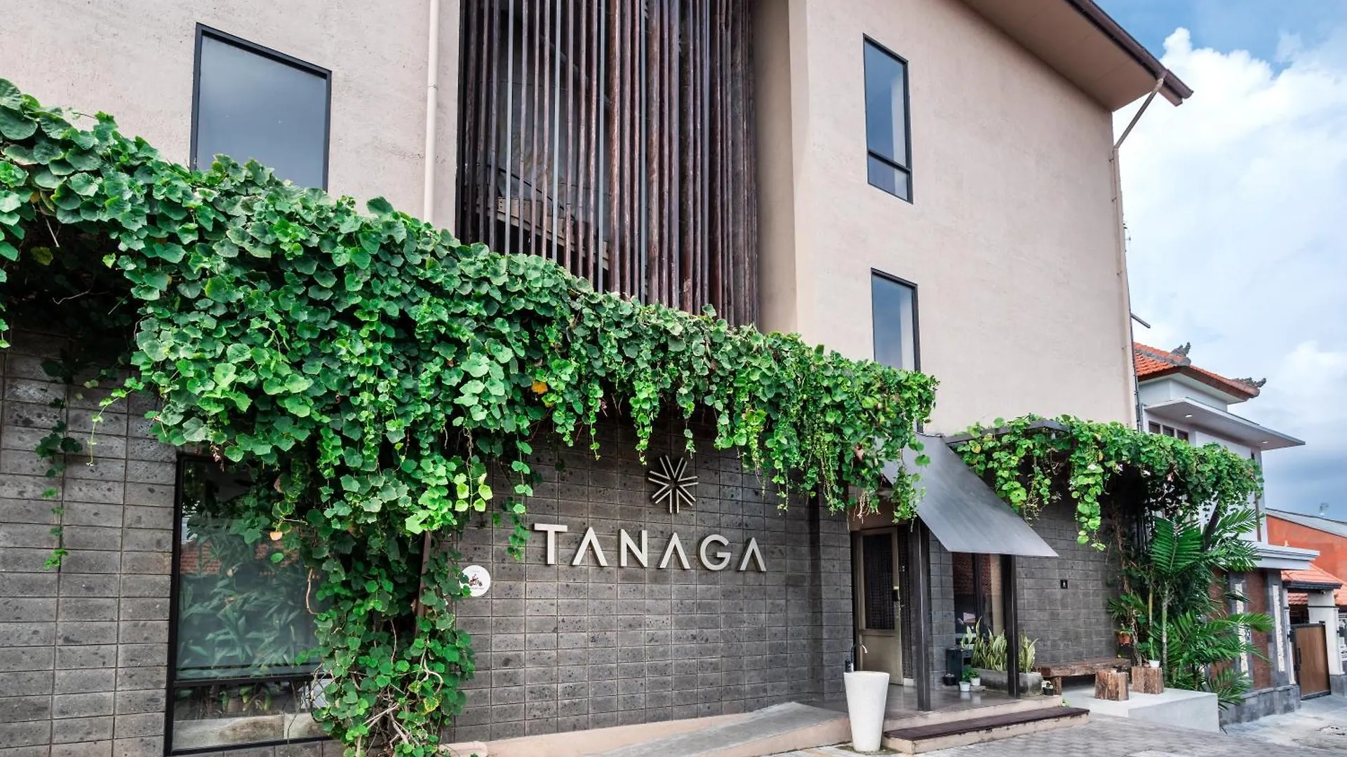 Tanaga Coliving Hotel Seminyak Indonesien